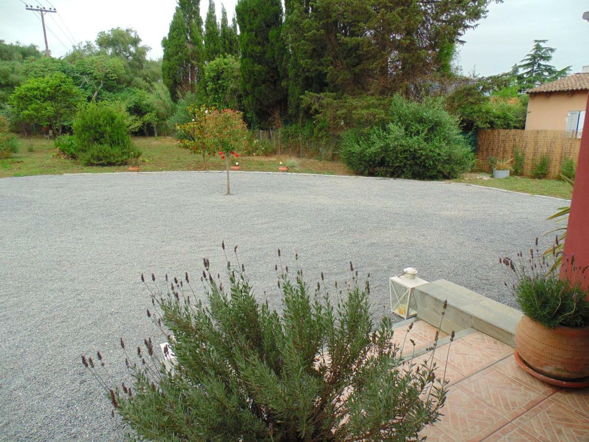 Birdsing Cottage Dassia  Exterior photo